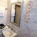 Appartement A Bright Away From *