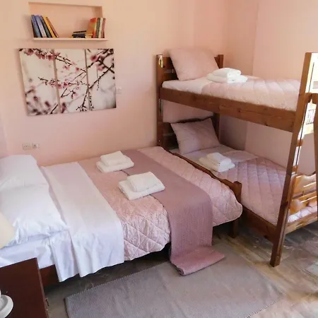 Apartamento A Bright Away From Parálion Ástros