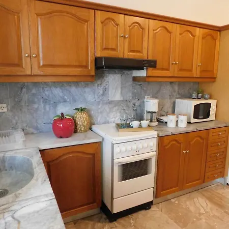 Daire A Bright Away From Parálion Ástros