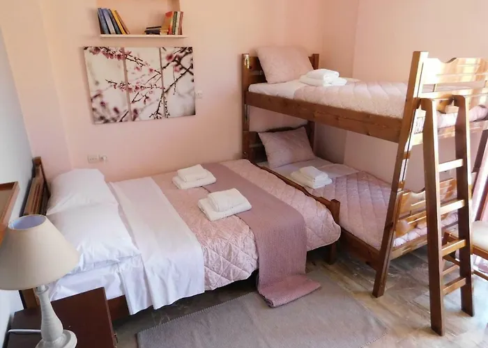 Apartamento A Bright Away From Parálion Ástros